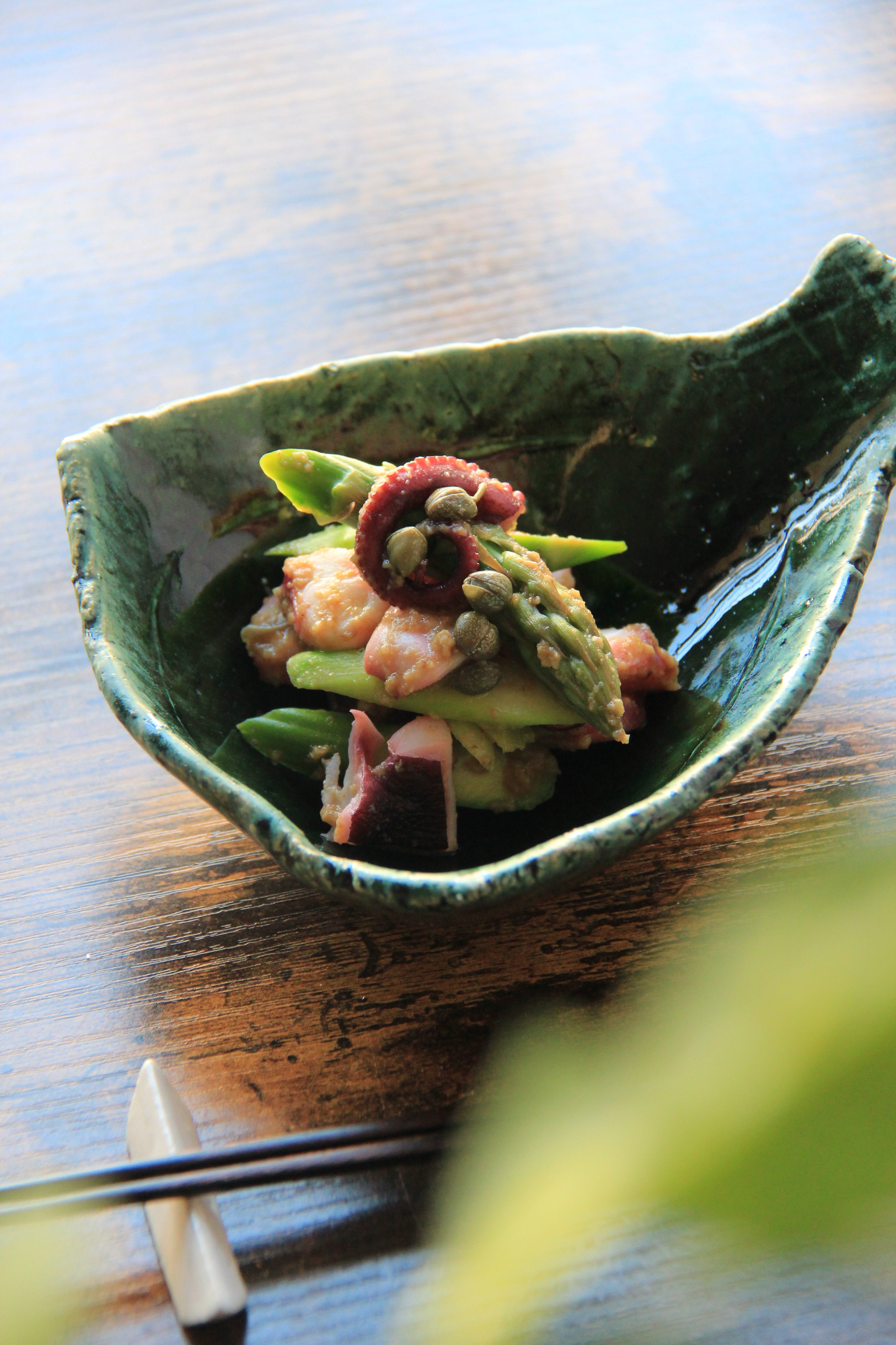 たことアスパラガスのタプナードサラダ